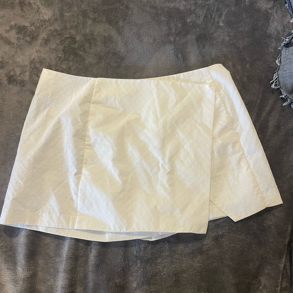 Never worn Lilly Pulitzer white skort!!!